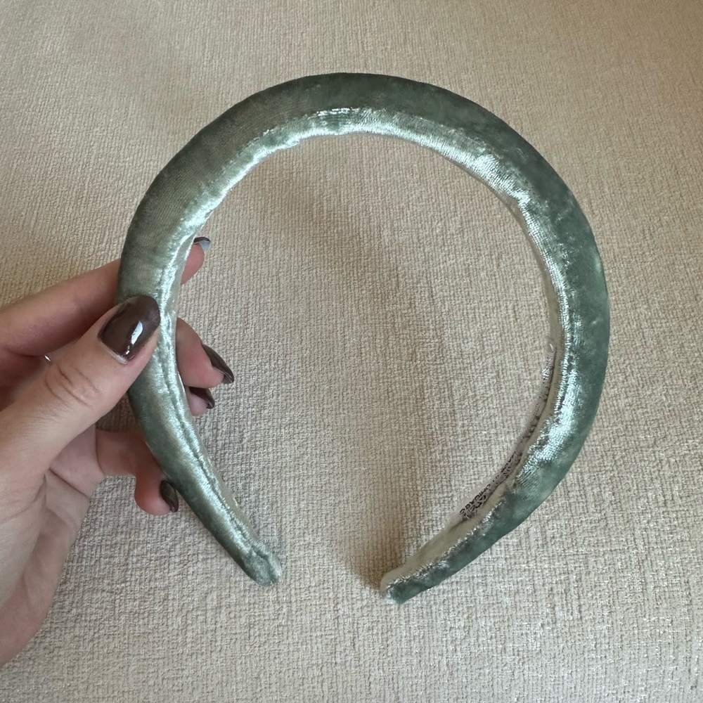 Elegant Velvet Headband in Green